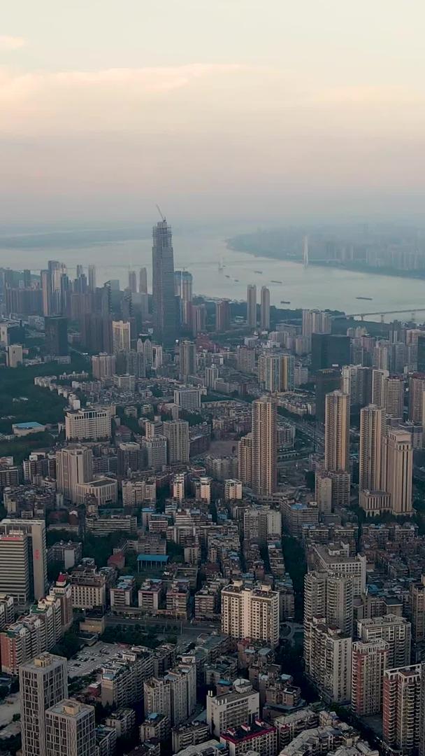 武汉城市航拍和长江风光视频的预览图