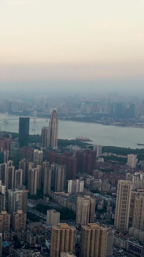 武汉城市航拍和长江风光视频的预览图