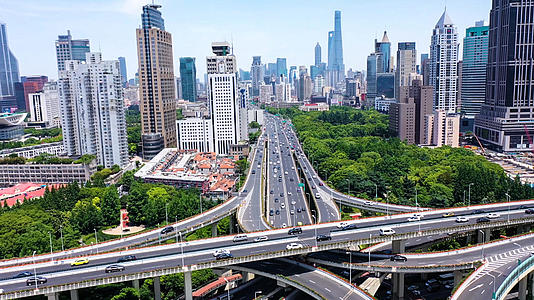 4K航拍上海延安高架视频的预览图
