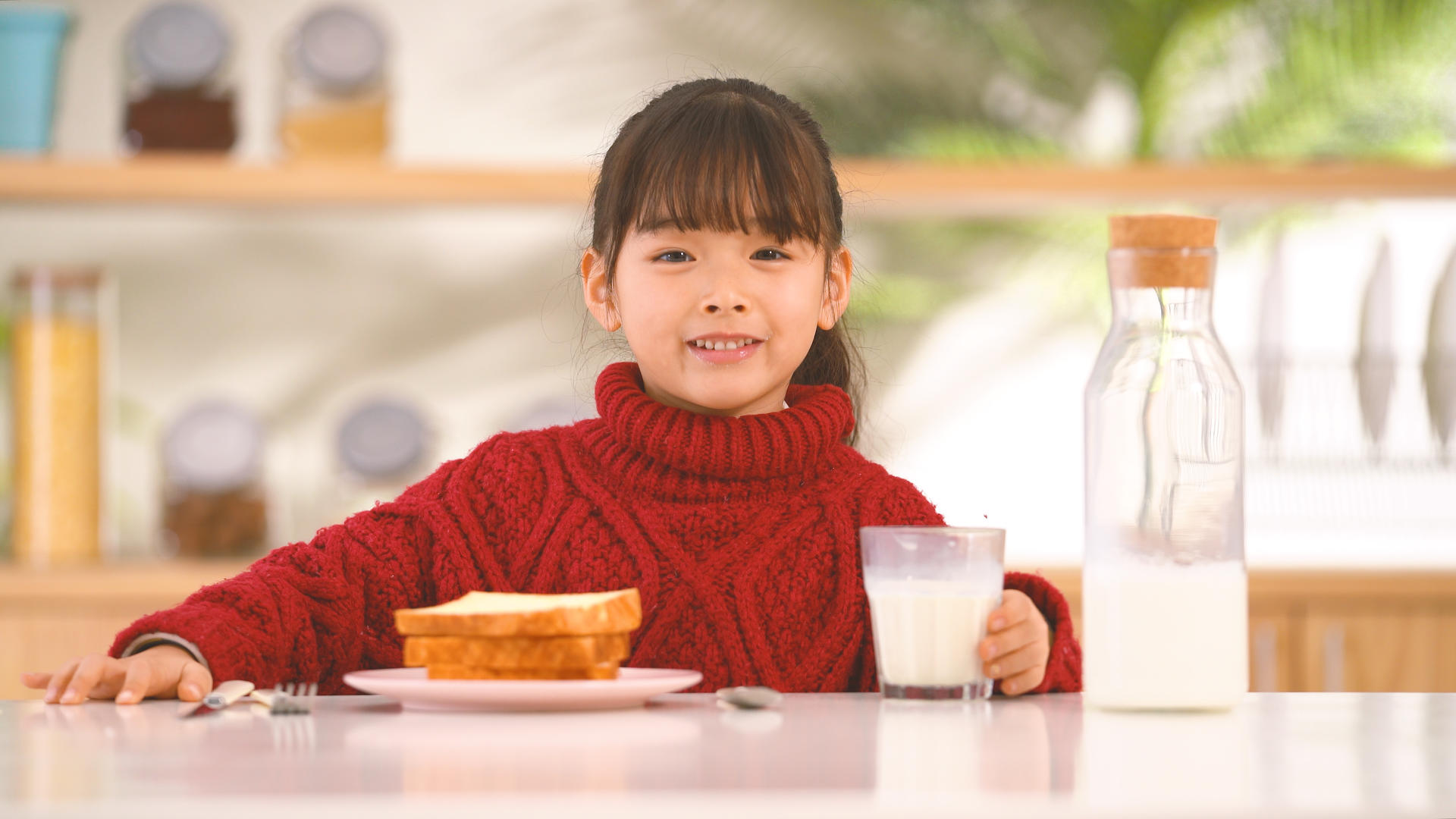 小女孩健康饮食视频的预览图