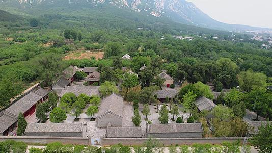 航拍5A嵩山风景区景点中国四大书院嵩阳书院全景视频视频的预览图