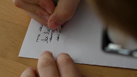 儿童写字表格视频的预览图
