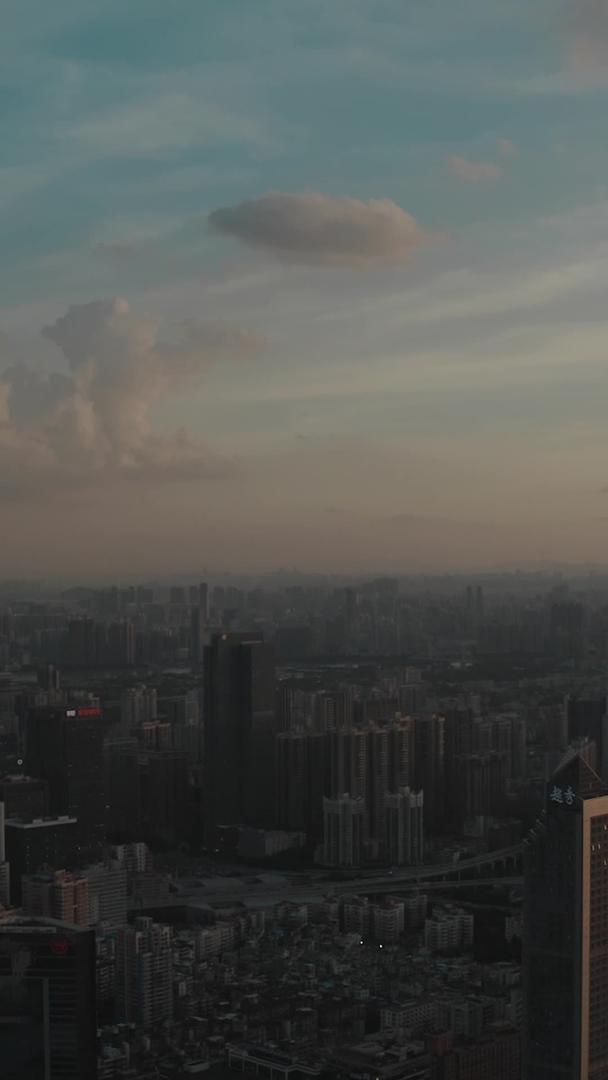 蓝天白云在广州夕阳下视频的预览图