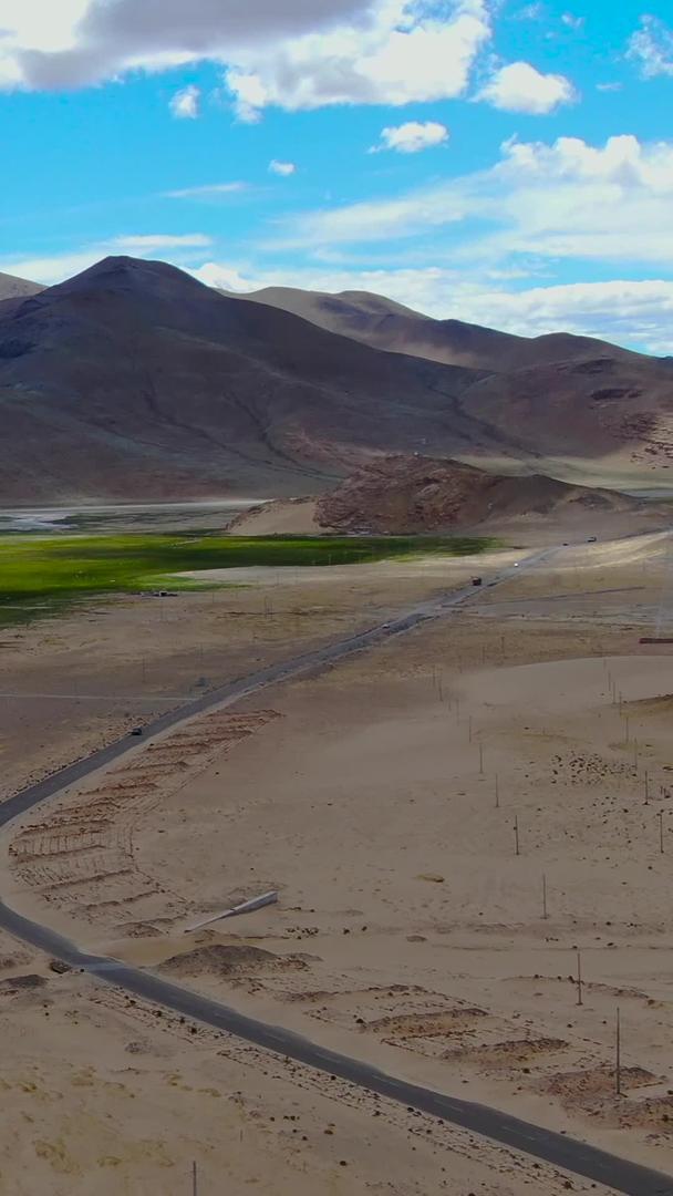 西藏高原地貌和公路视频航拍视频的预览图