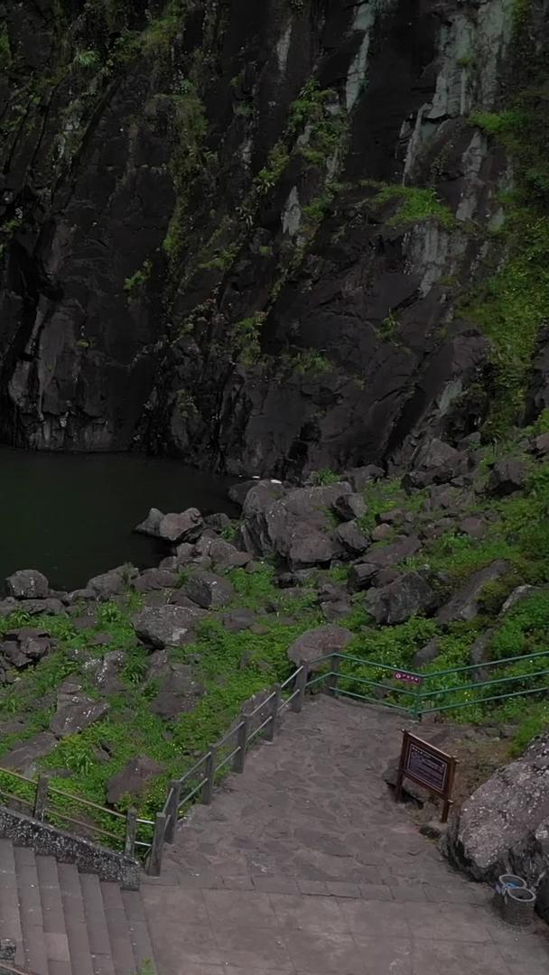 浙江雪窦山景区航拍5A景区千丈岩视频视频的预览图