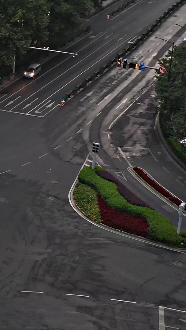 南京新街口CBD城市地标孙中山铜像日出航拍视频的预览图
