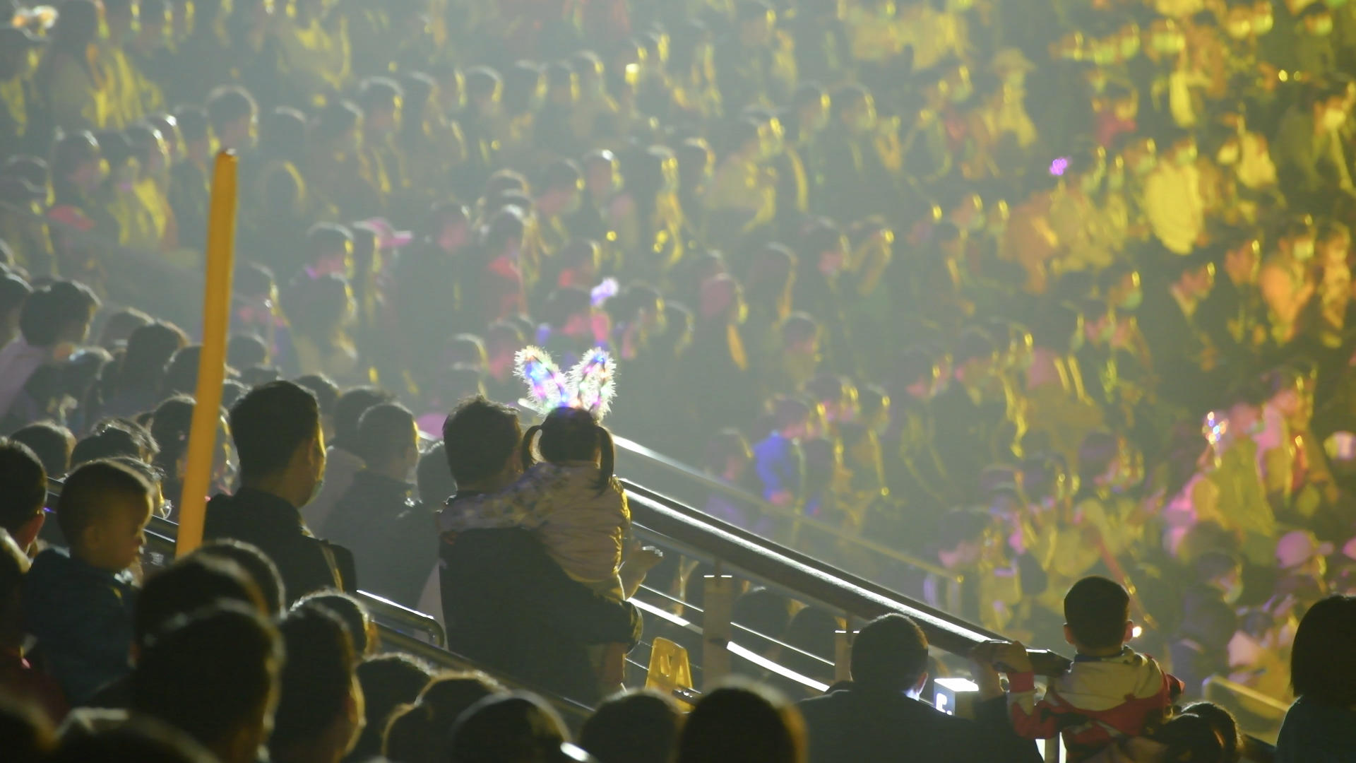 4K深圳欢乐海岸元旦主题晚会的观众视频的预览图