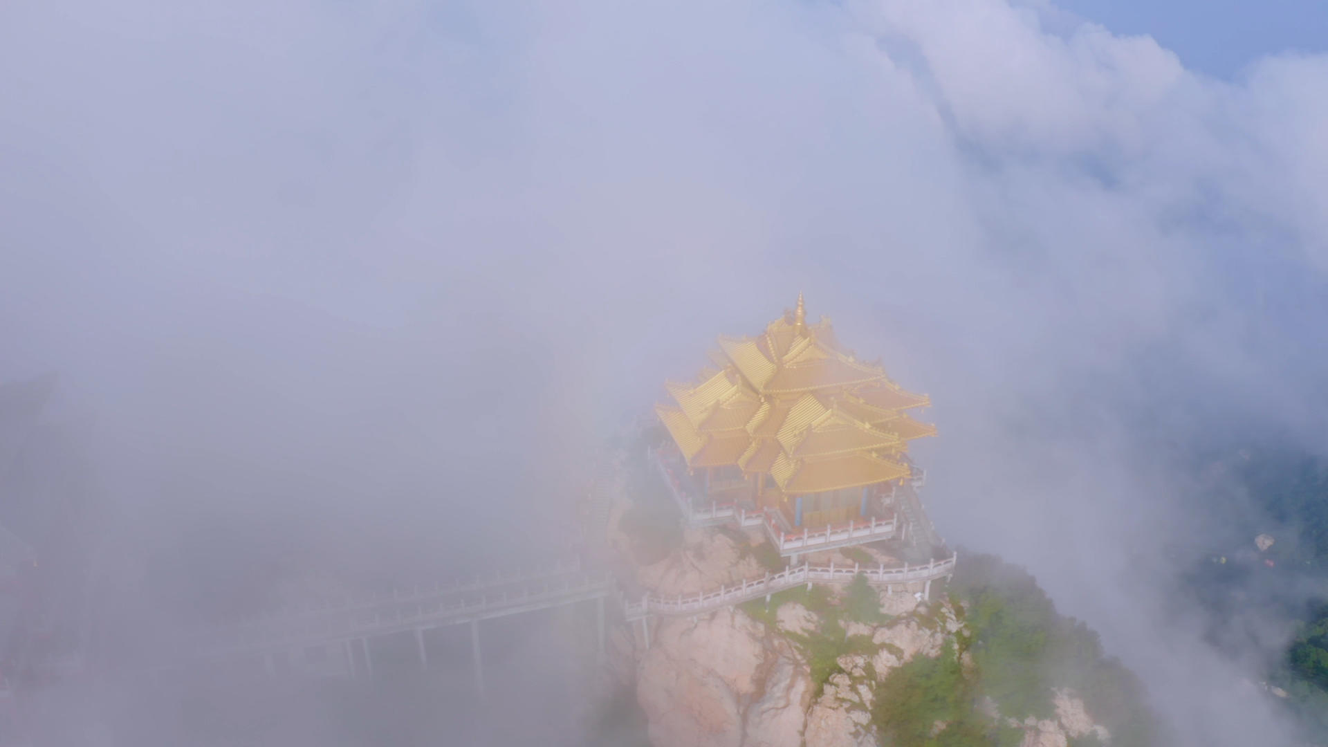 云海下的天上宫阙视频的预览图