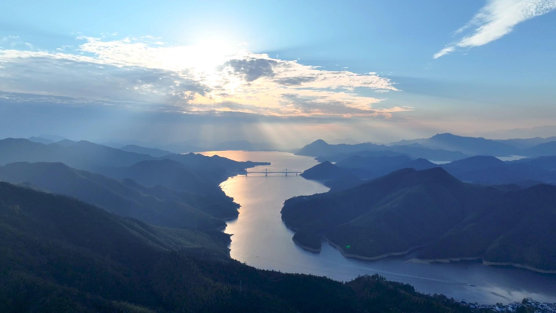 安徽太平湖山河4K航拍风景视频的预览图