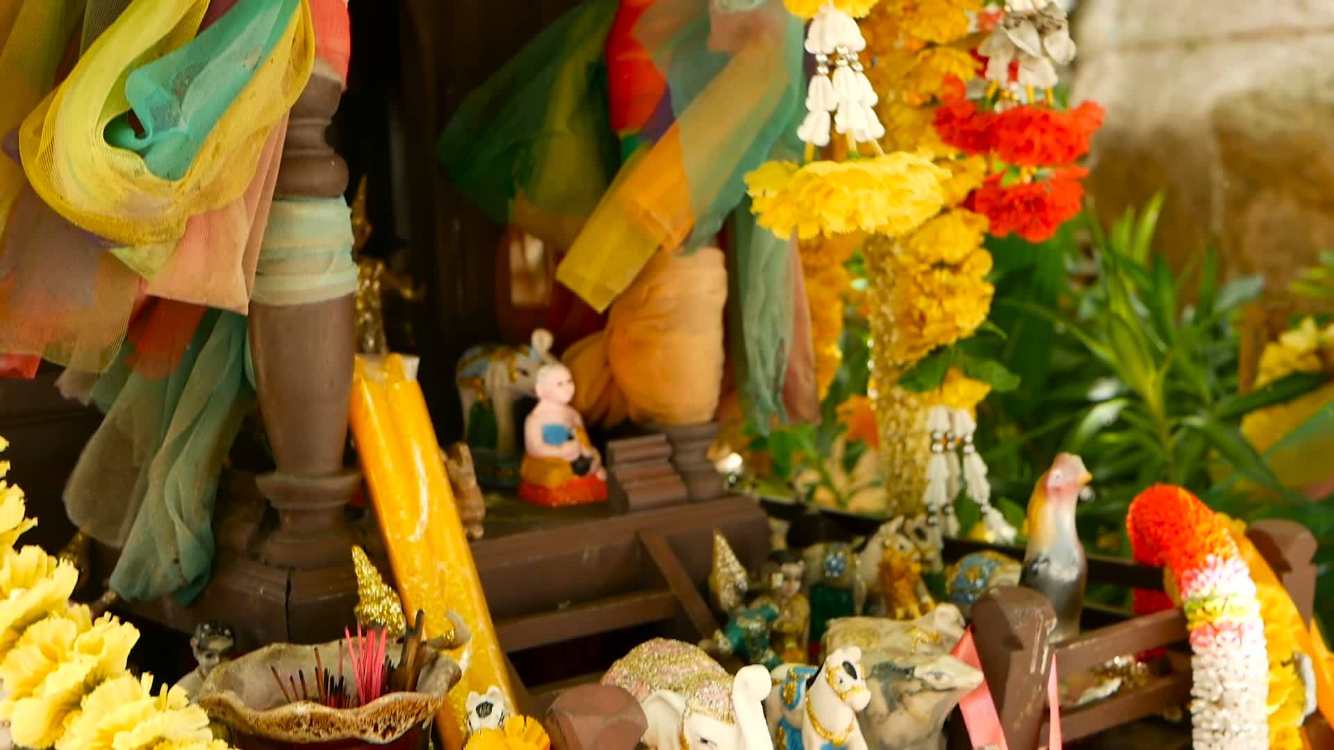 多姿多彩的佛教寺庙Sanphrahphum视频的预览图