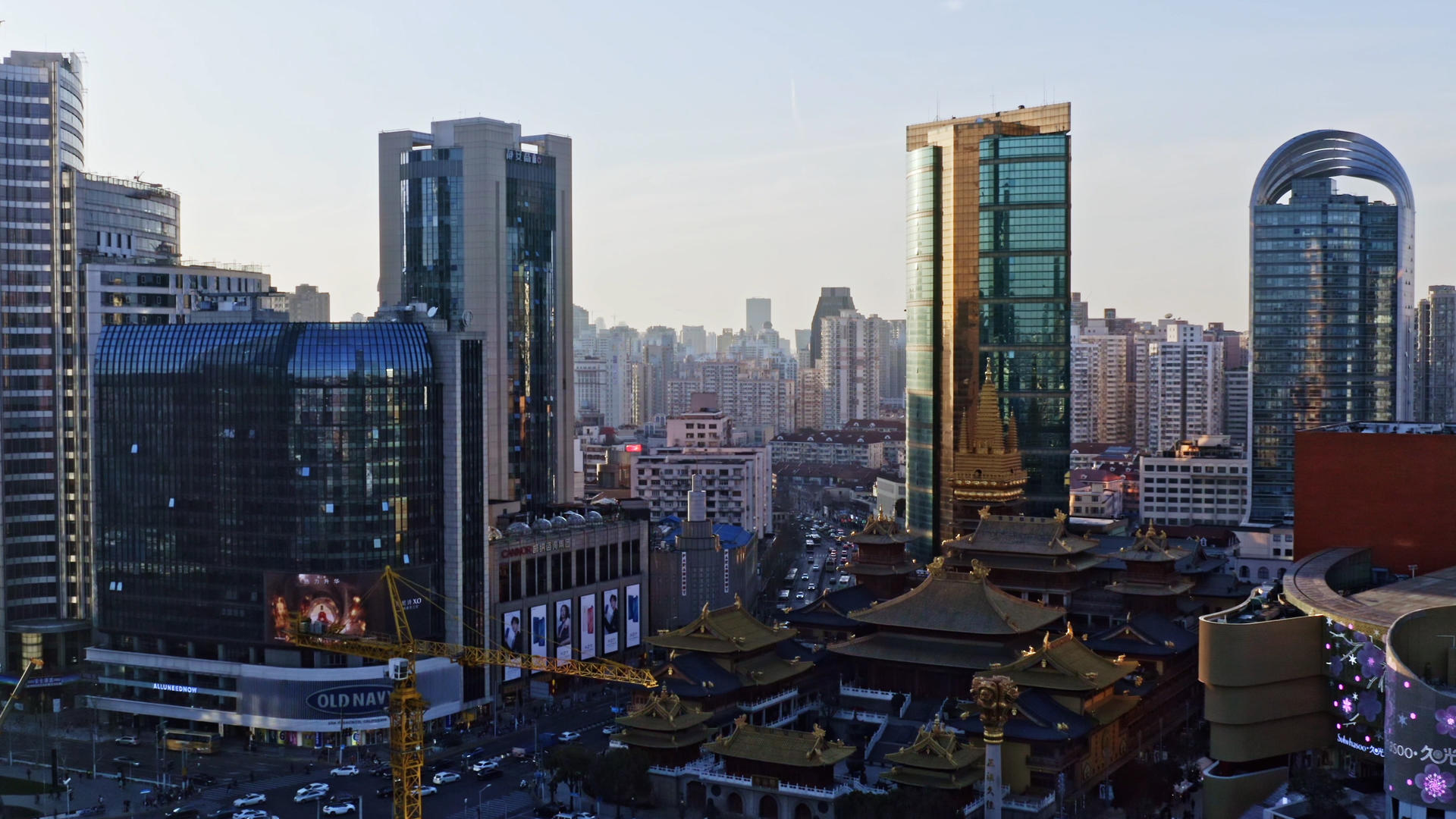 上海静安寺天际线航拍视频的预览图