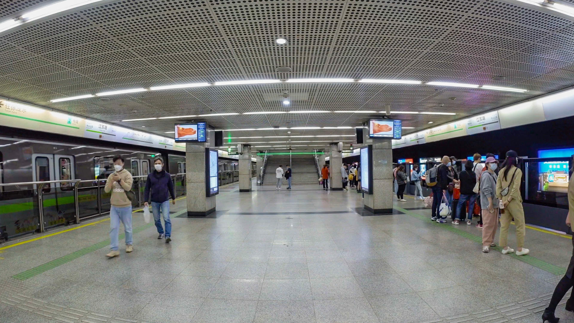 上海地铁人流延时视频的预览图
