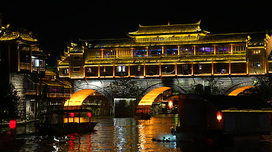 湖南凤凰古城4A级旅游景区夜景沱江游船地标彩虹桥4k素材视频的预览图