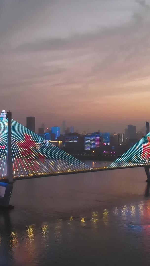 夜景旅游城市道路桥梁灯光秀素材视频的预览图