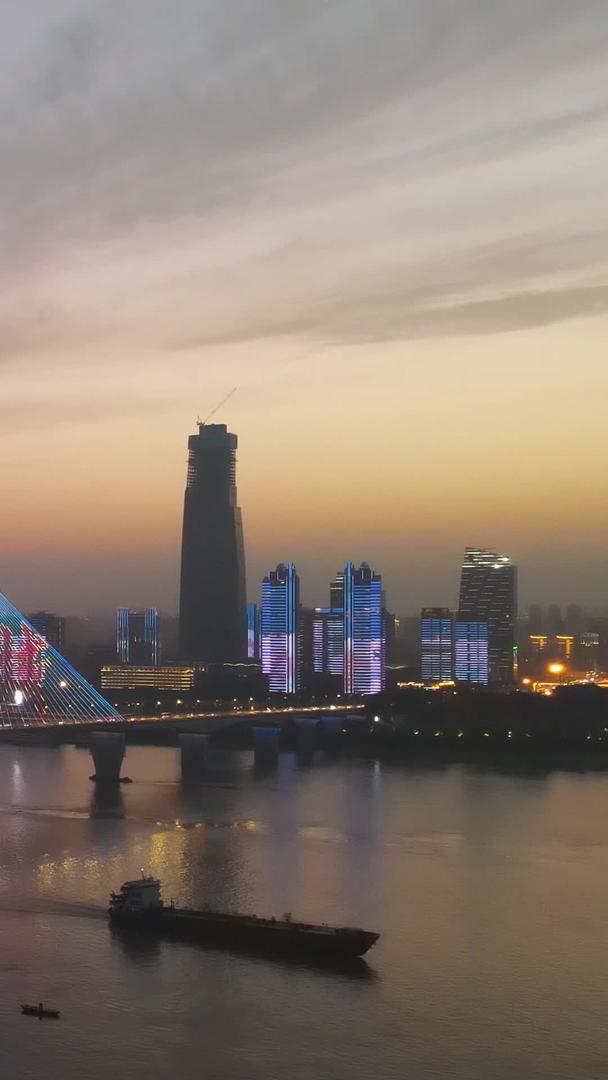夜景旅游城市道路桥梁灯光秀素材视频的预览图
