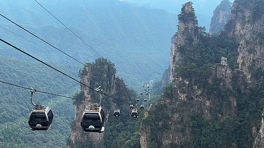 湖南5A级旅游景区张家界武陵源天子山缆车交通4k素材视频的预览图