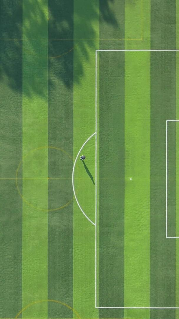 航空摄影大学校园体育场足球比赛健身素材视频的预览图