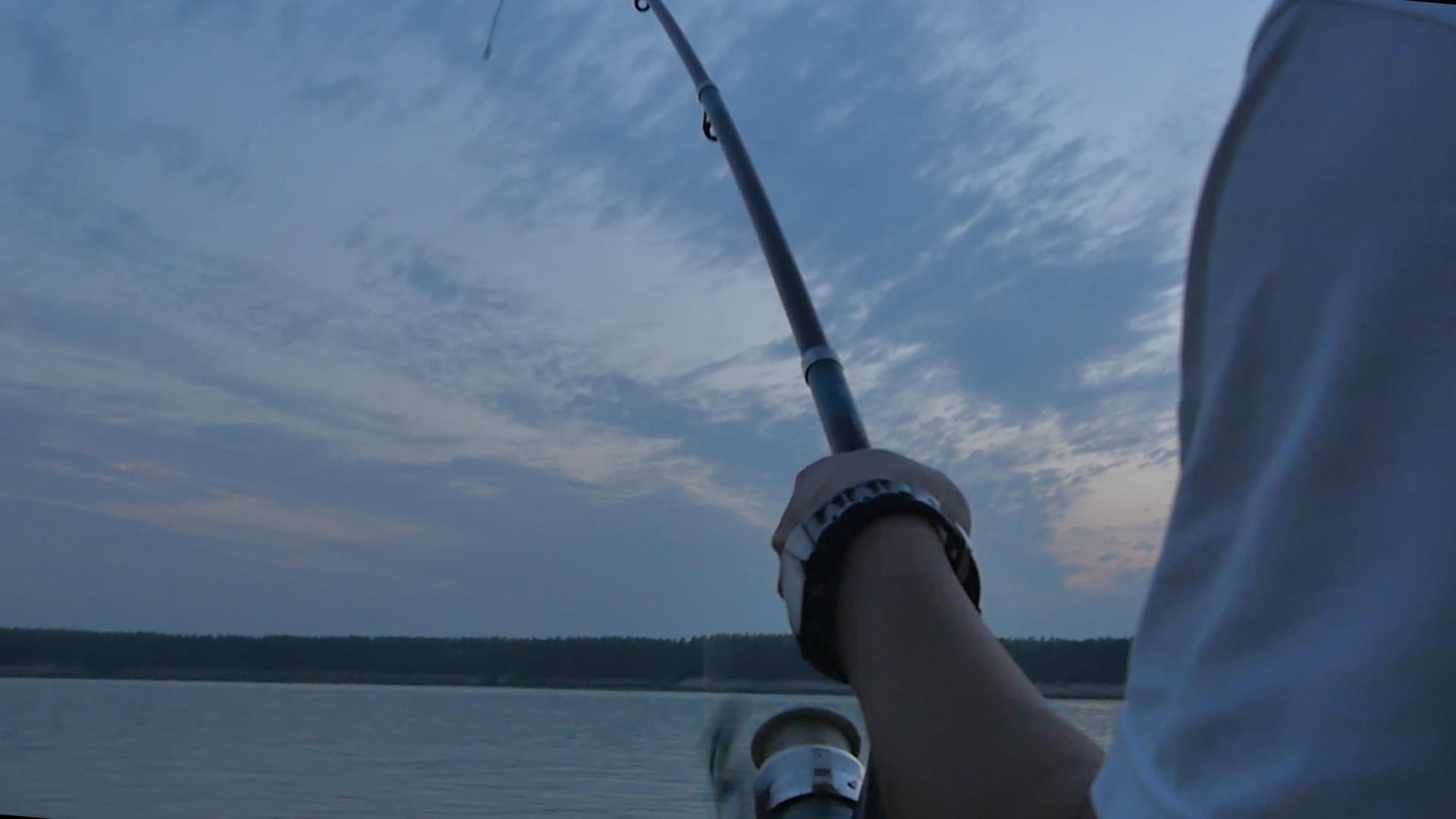 钓鱼收线4K实拍视频的预览图
