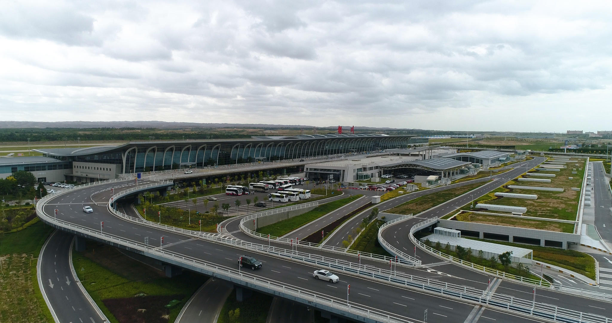 银川机场航站楼4K航拍视频的预览图