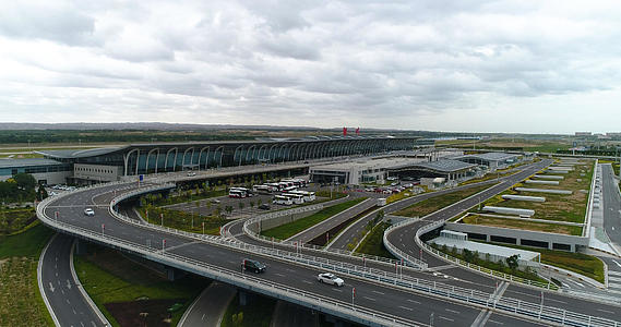 银川机场航站楼4K航拍视频的预览图