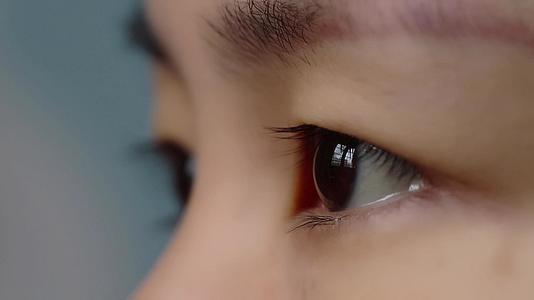 4K眼睛瞳孔实拍素材视频的预览图