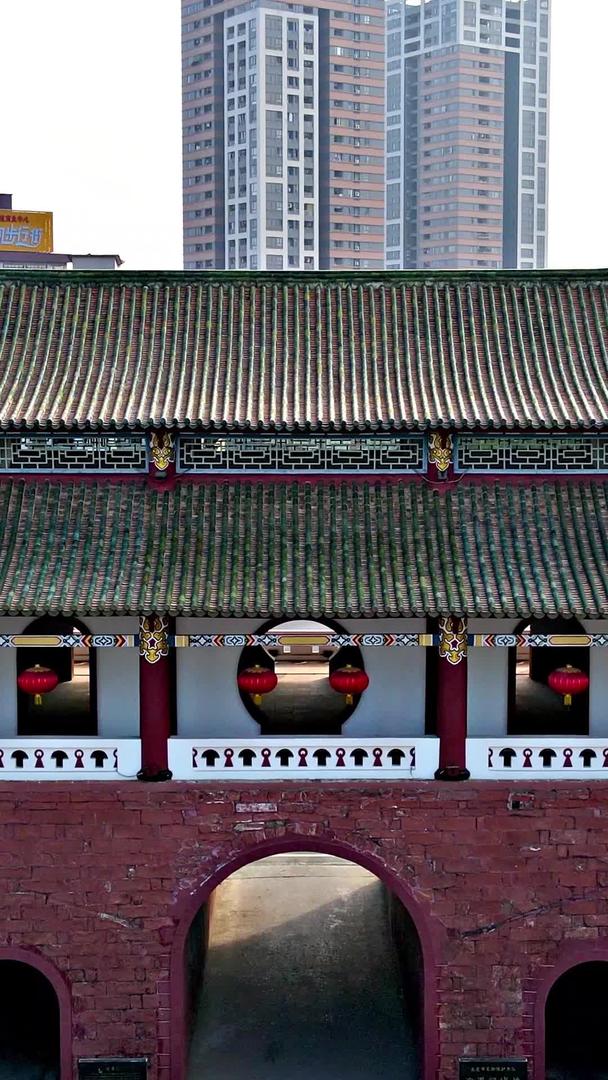 航拍广州东莞迎恩门城楼历史建筑视频的预览图