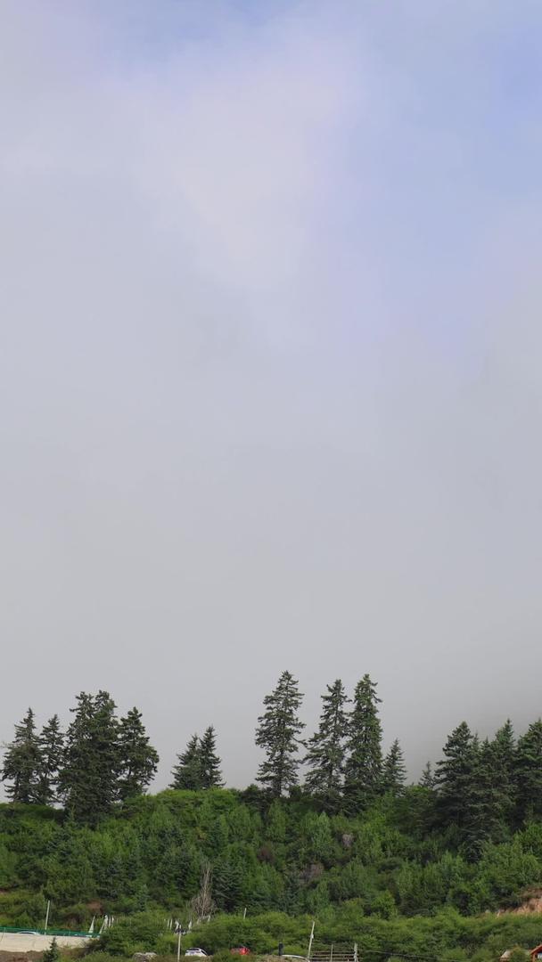 山峰延时视频被云雾笼罩视频的预览图