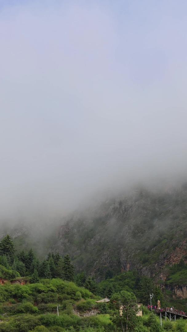 山峰延时视频被云雾笼罩视频的预览图