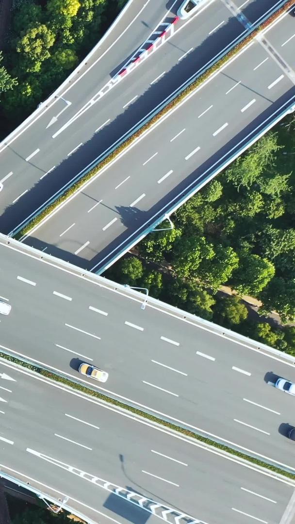航拍城市风景错综复杂的立交桥车流材料视频的预览图