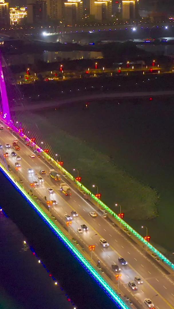 彩虹桥夜景交通航拍视频的预览图