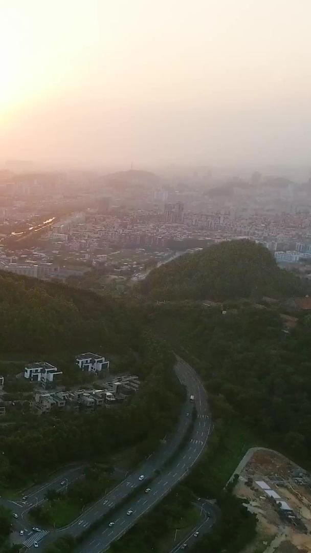 广东省顺德夕阳下别墅建筑群航拍视频的预览图