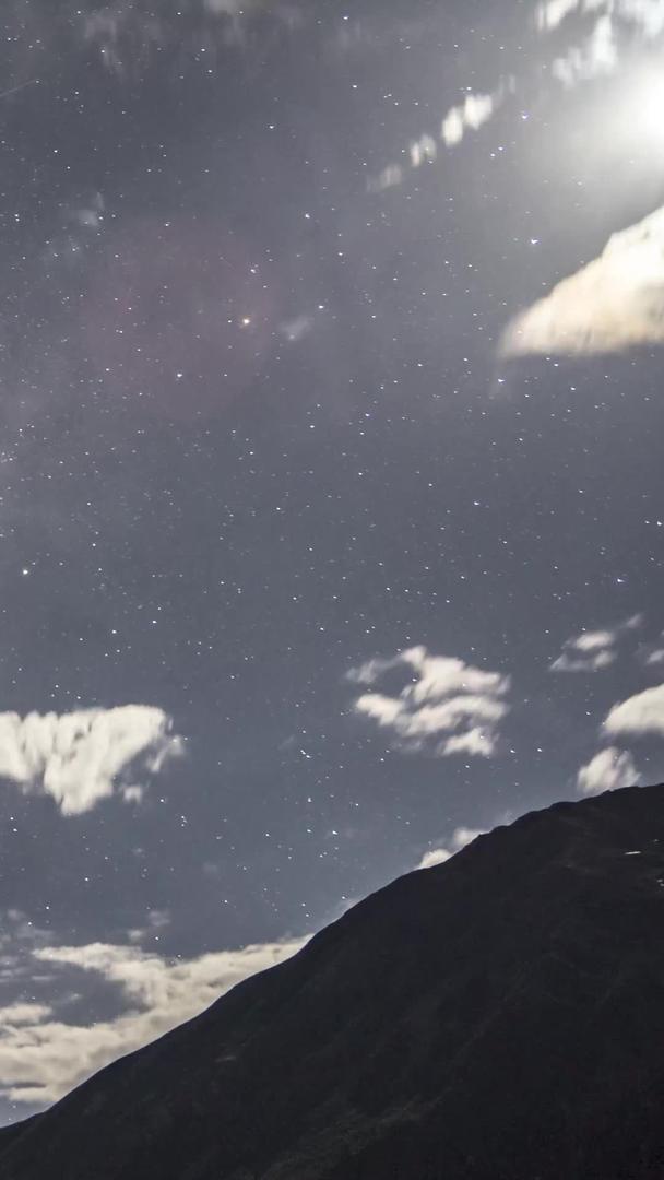 延迟西藏昌都市乌湖雪山夜景银河素材视频的预览图