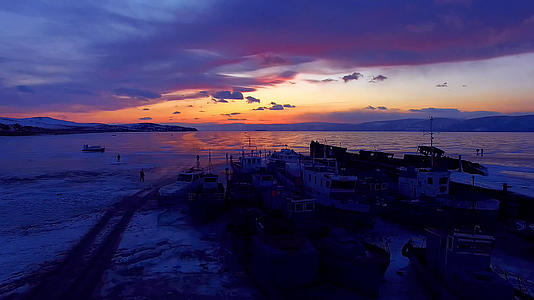 贝加尔湖冬天火烧云视频的预览图