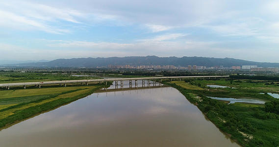 骊山脚下渭河4K航拍视频的预览图