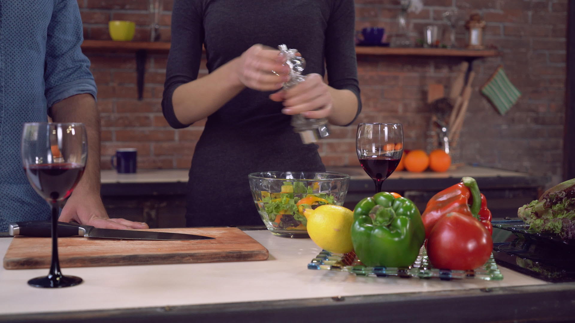 男人和女人做素食菜特别视频的预览图