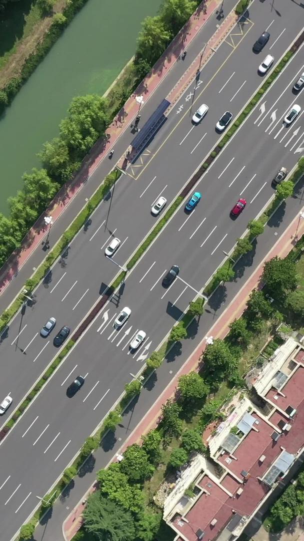 城市道路交通航拍视频的预览图