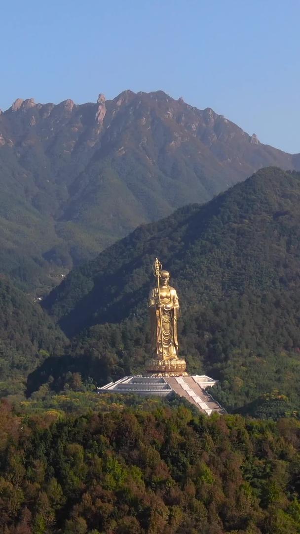 航拍5A级景区9华山99米高地藏王菩萨雕塑视频视频的预览图