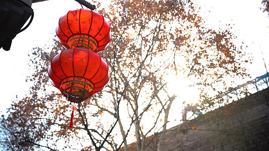 4k实拍新春春节屋檐下的红灯笼视频的预览图