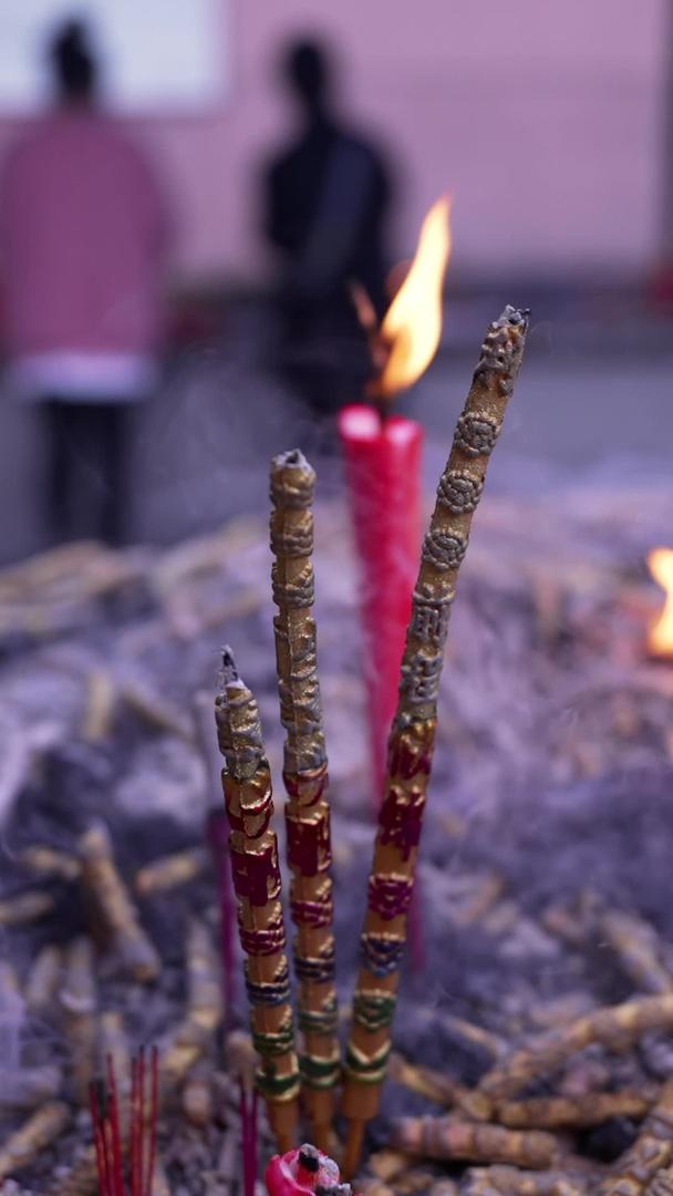 慢镜头升格拍摄素材宗教寺庙香炉烧香祭拜祭祀视频的预览图