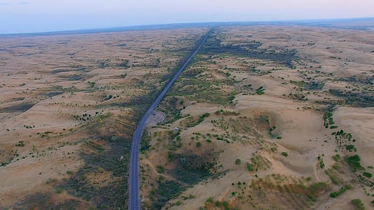 沙漠公路视频的预览图