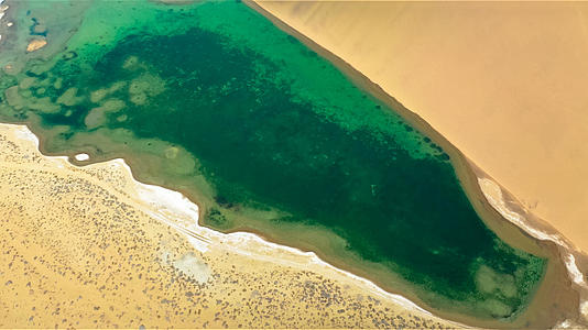 巴丹吉林沙漠宝日陶勒盖视频的预览图