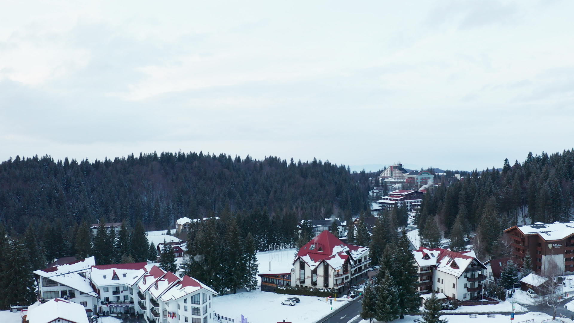 冬季村空中飞行视频视频的预览图