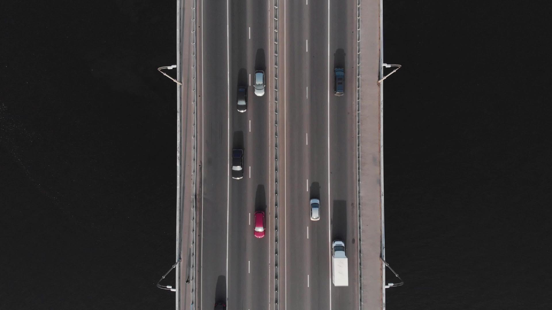 高速穿越时速的车型在空中视野最高视频的预览图