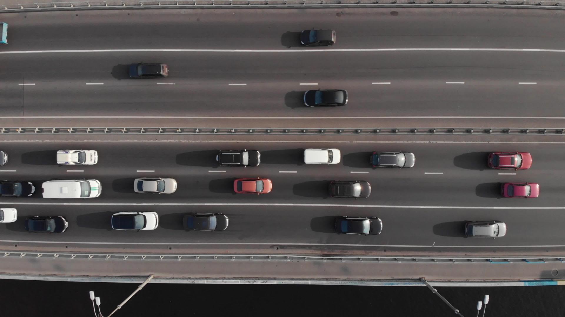 桥上空中最高的高速公路视频的预览图