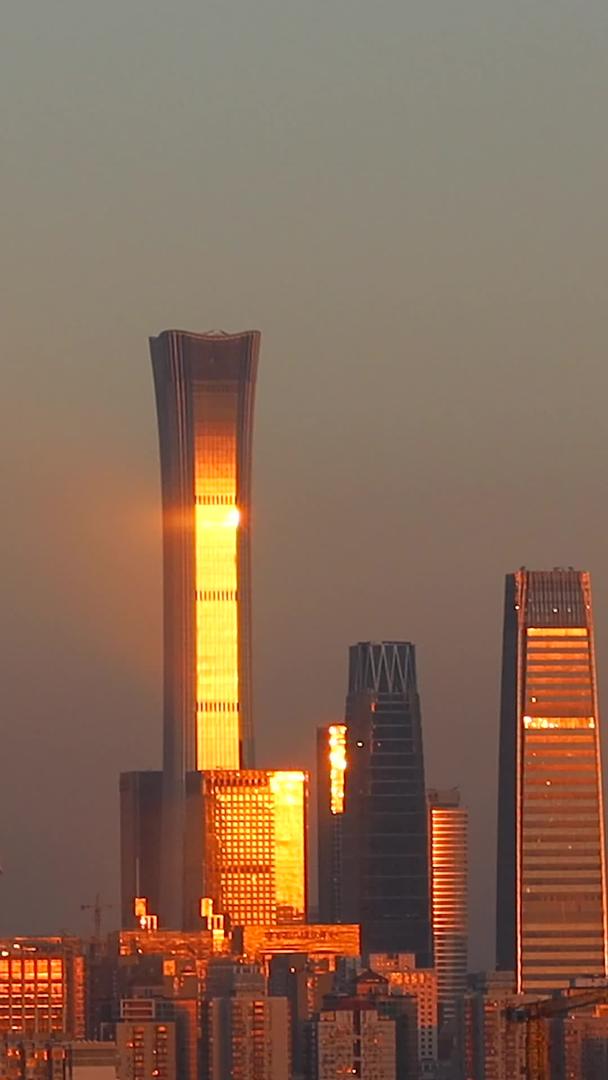 国际贸易cbd在北京地标夕阳下视频的预览图