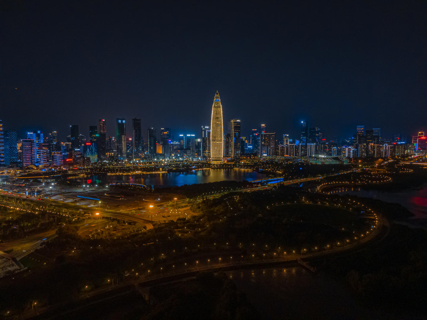 深圳地标性建筑春笋大厦夜晚航拍延时视频的预览图