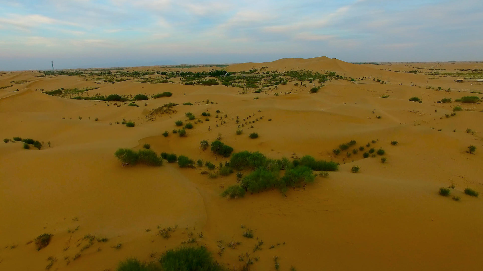 沙漠航拍视频的预览图