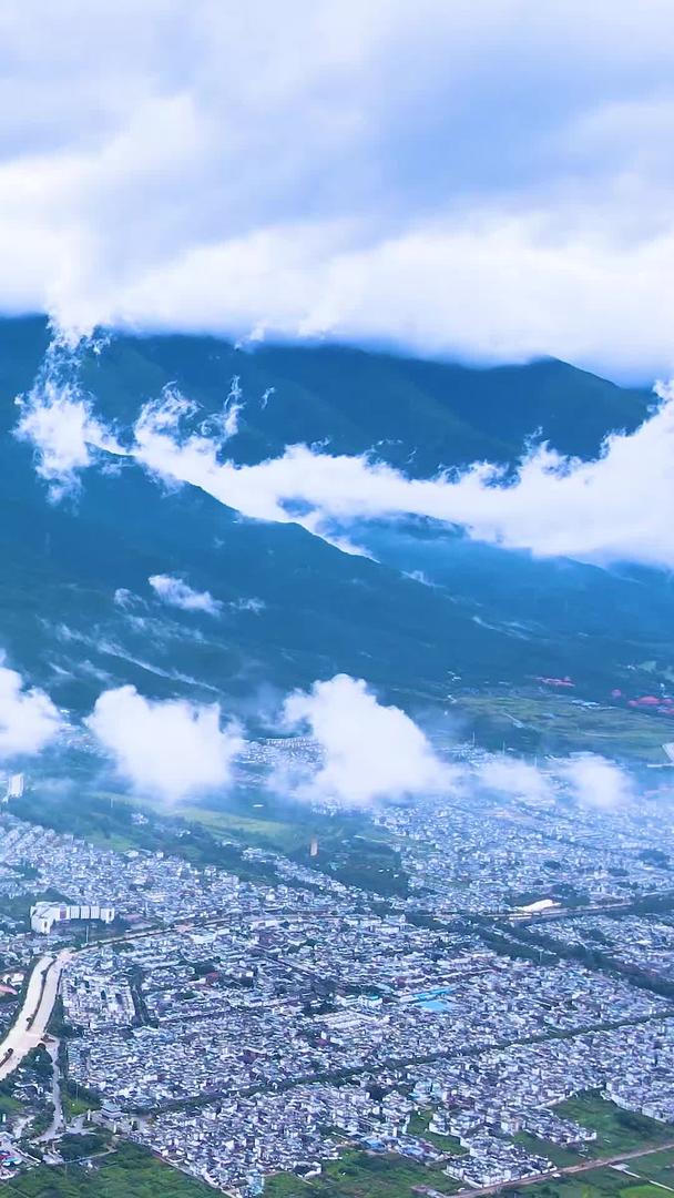 航拍大理苍山云雾缭绕视频的预览图