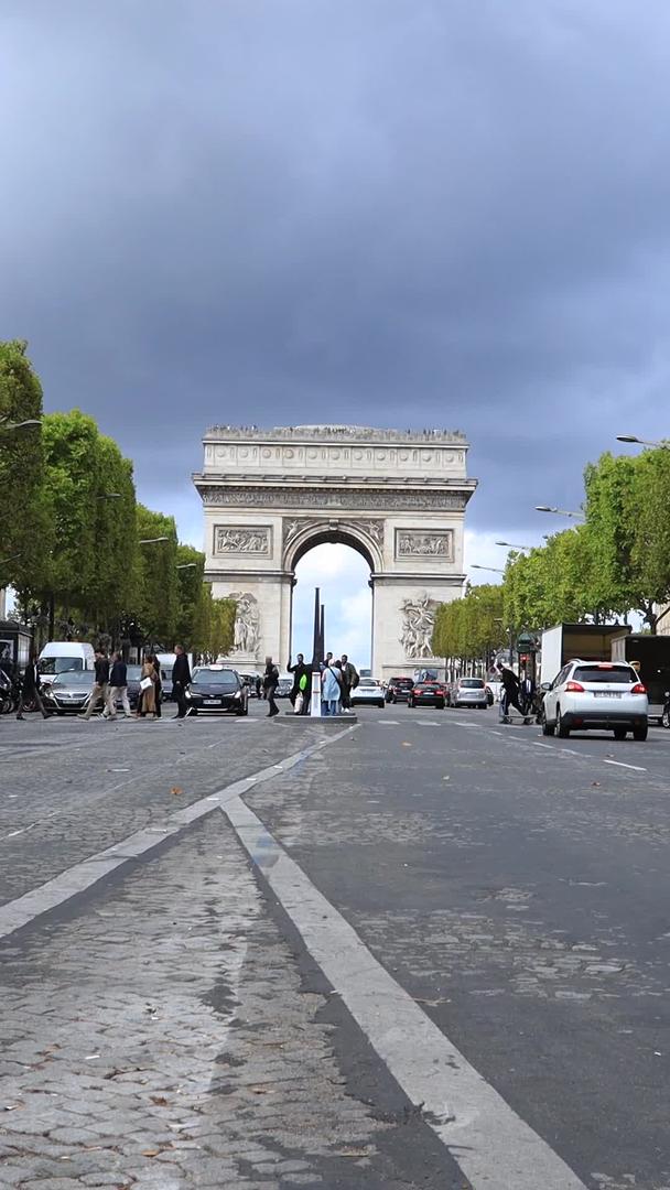 以香榭丽舍大道和凯旋门为名的法国首都巴黎实拍视频集合视频的预览图