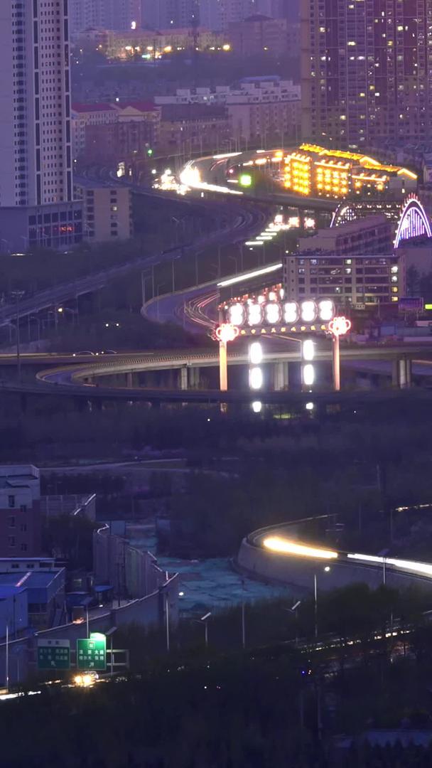 延迟摄影西宁城市高架桥夜景视频的预览图